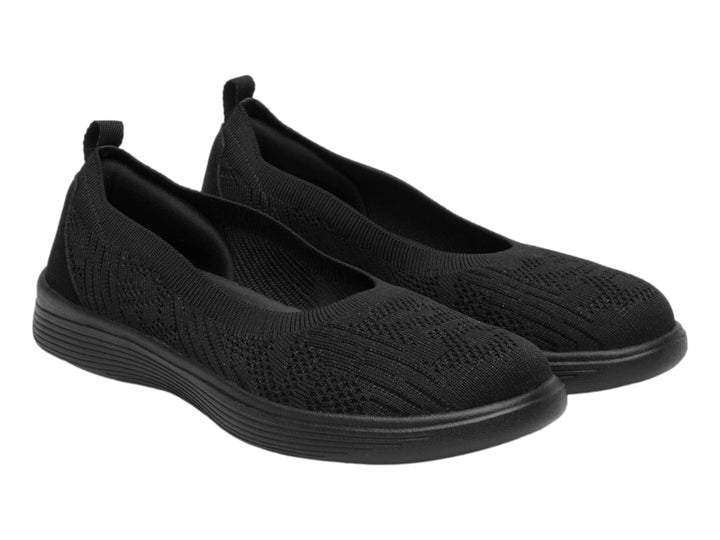 Zapato plano Flexi color negro, estilo slip-on con acabado en tela tejida y suela cómoda.