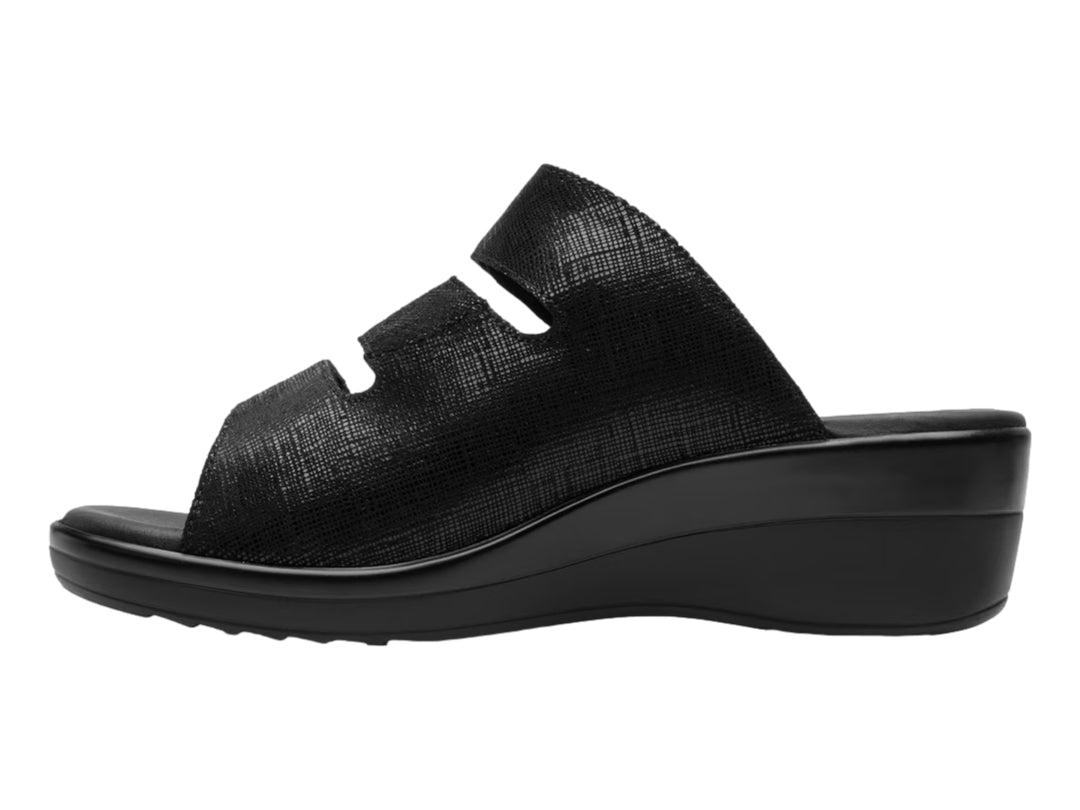 Sandalia Flexi color negro para mujer con plataforma y tres correas ajustables.