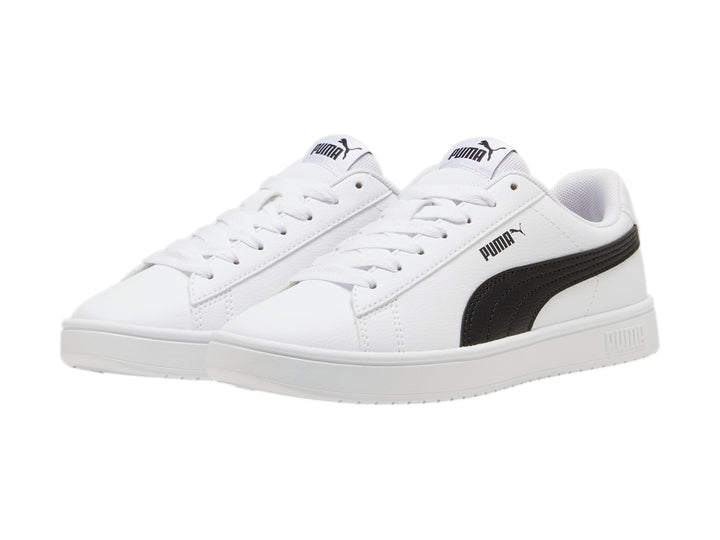 Tenis PUMA Rickie Classic Jr color blanco con detalle negro en el lateral y suela blanca.