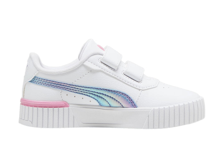 Tenis PUMA blancos para niña con cierre de velcro, franja holográfica y detalle rosa en la suela.