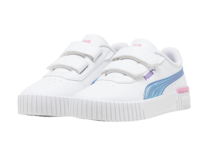 Tenis PUMA blancos para niña con cierre de velcro, franja holográfica y detalle rosa en la suela.