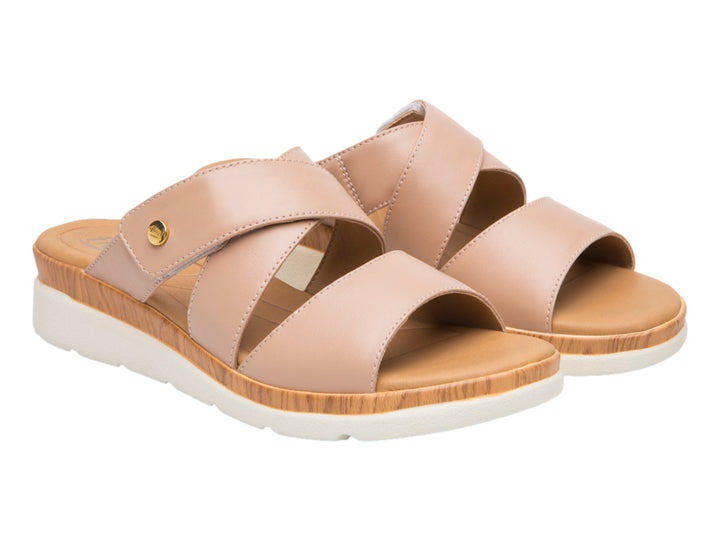 Sandalia Flexi color rosa con dos correas, plantilla efecto madera y suela blanca gruesa para mujer.