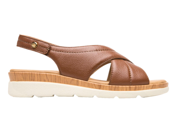 Sandalia Flexi color tan para mujer con correa posterior y suela blanca contrastante.