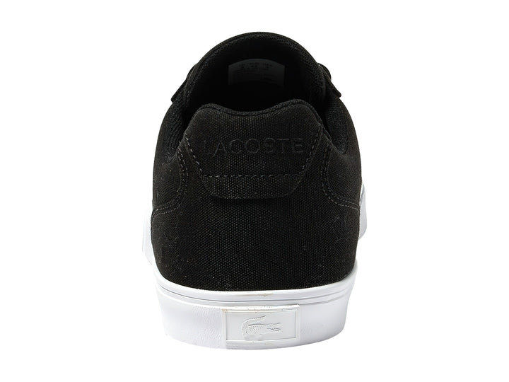 Tenis Lacoste Lerond Pro en color negro con suela blanca y logotipo del cocodrilo en el lateral.
