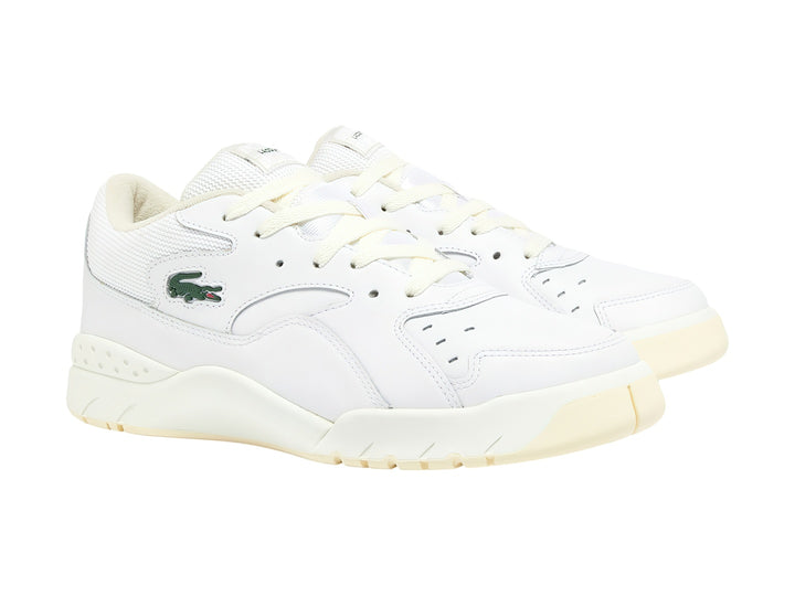 Tenis deportivos Lacoste color blanco y blanco roto con detalles en malla y logotipo verde.