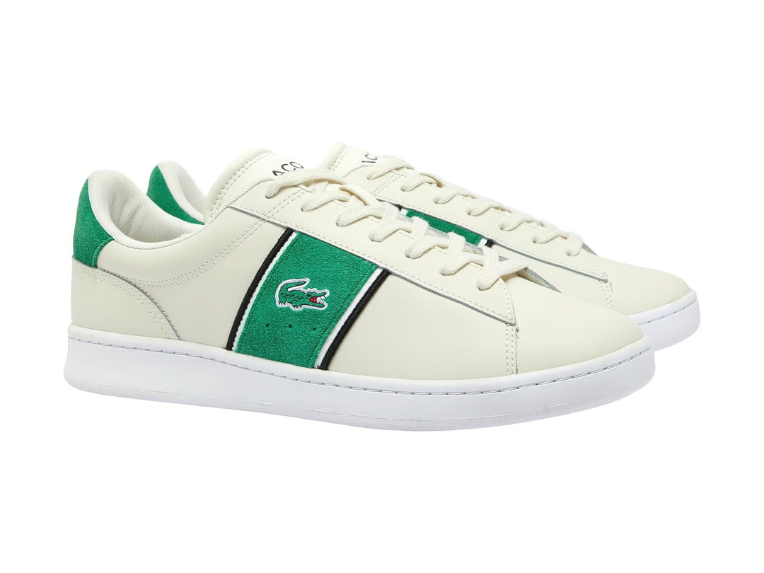 Tenis Lacoste blancos con franja lateral verde y negra y detalle verde en el talón.