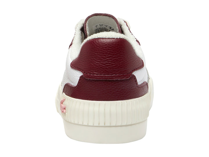 Tenis Lacoste en colores blanco y borgoña con un detalle en rosa y suela blanca.