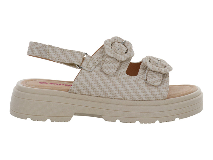 Sandalias Tropicana color beige con plataforma alta, textura tejida y dos hebillas decorativas.