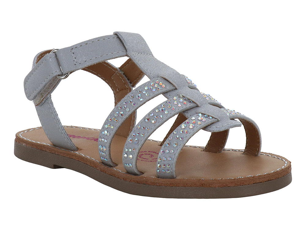Sandalia color plata para niña con tiras decoradas con pedrería brillante y suela café.