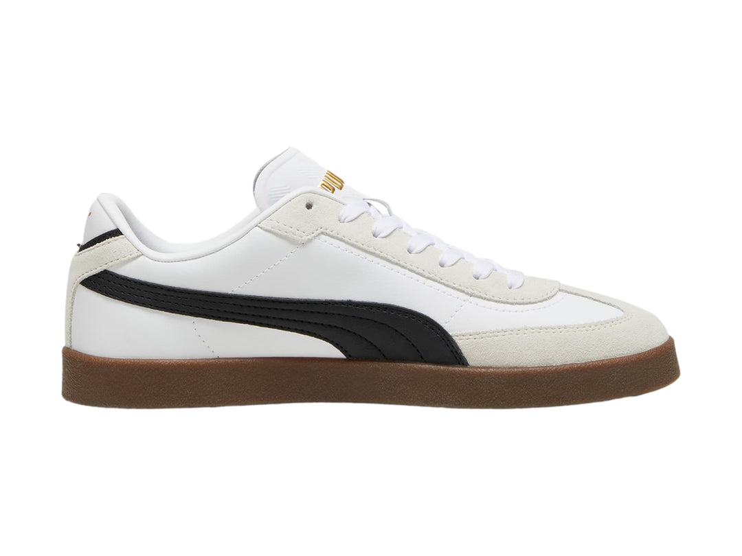 Tenis PUMA blancos con franja negra, punta gris y suela color caramelo.