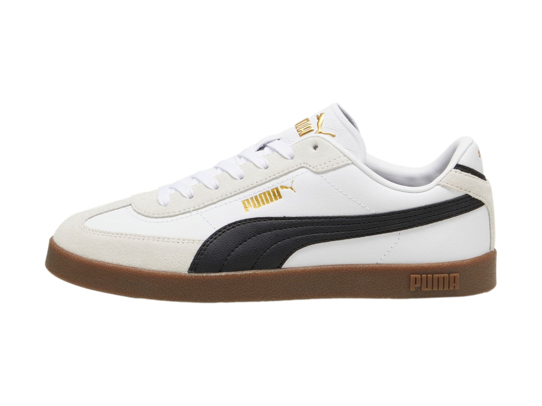 Tenis PUMA blancos con franja negra, punta gris y suela color caramelo.