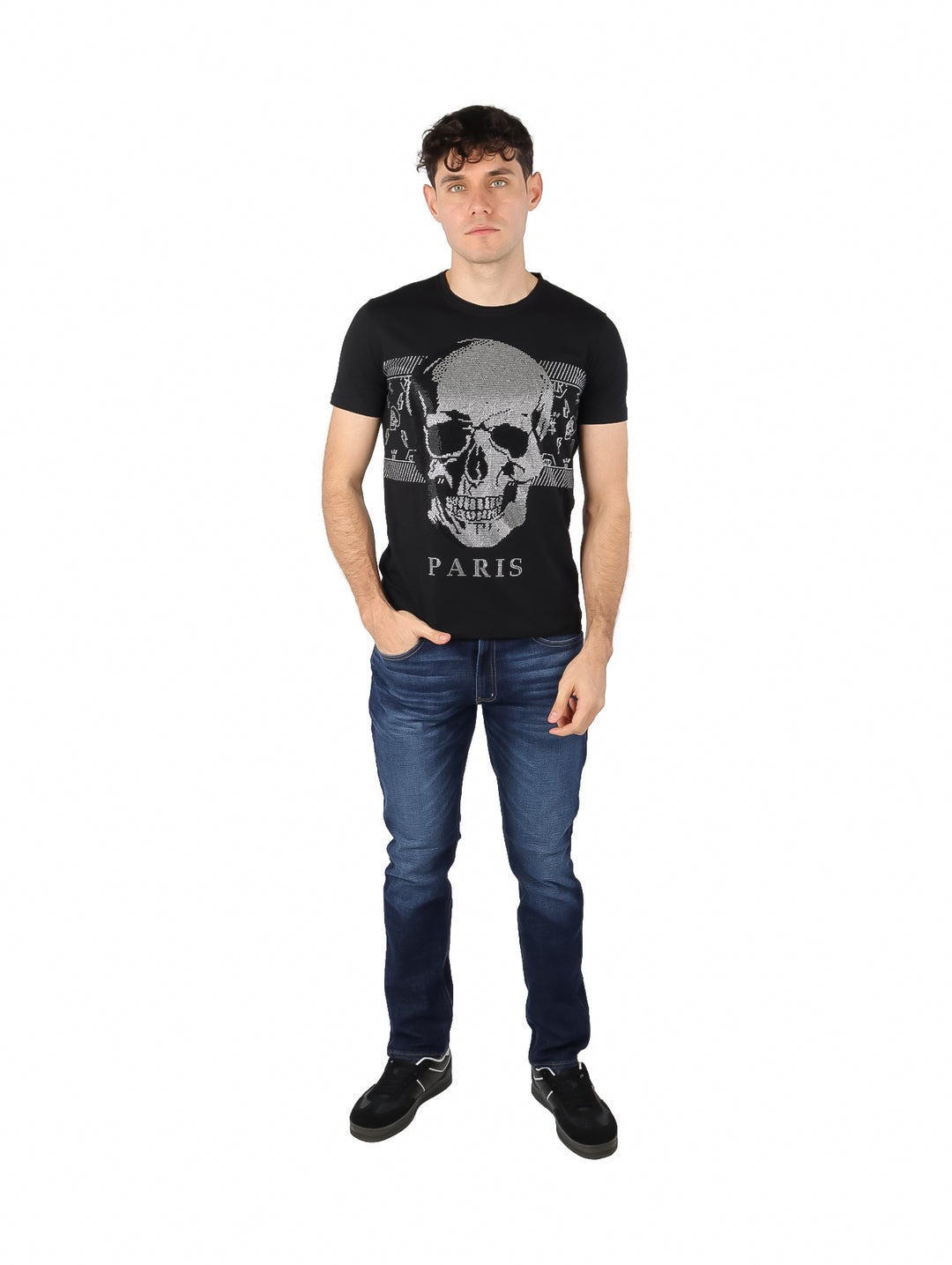 Playera negra de manga corta con estampado frontal de una calavera en color plata y texto PARIS.