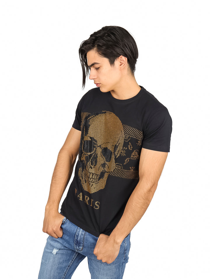 Playera negra de manga corta con estampado dorado de una calavera y el texto PARIS.