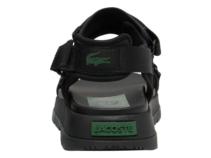 Sandalia negra Lacoste Suruga PRM con suela de plataforma y detalles en verde oscuro.