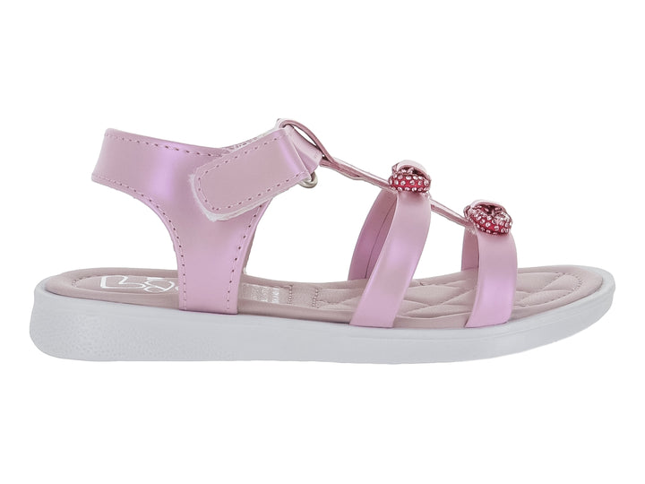 Sandalia para niña en color rosa pastel con acabado brillante, correas decoradas y suela blanca.