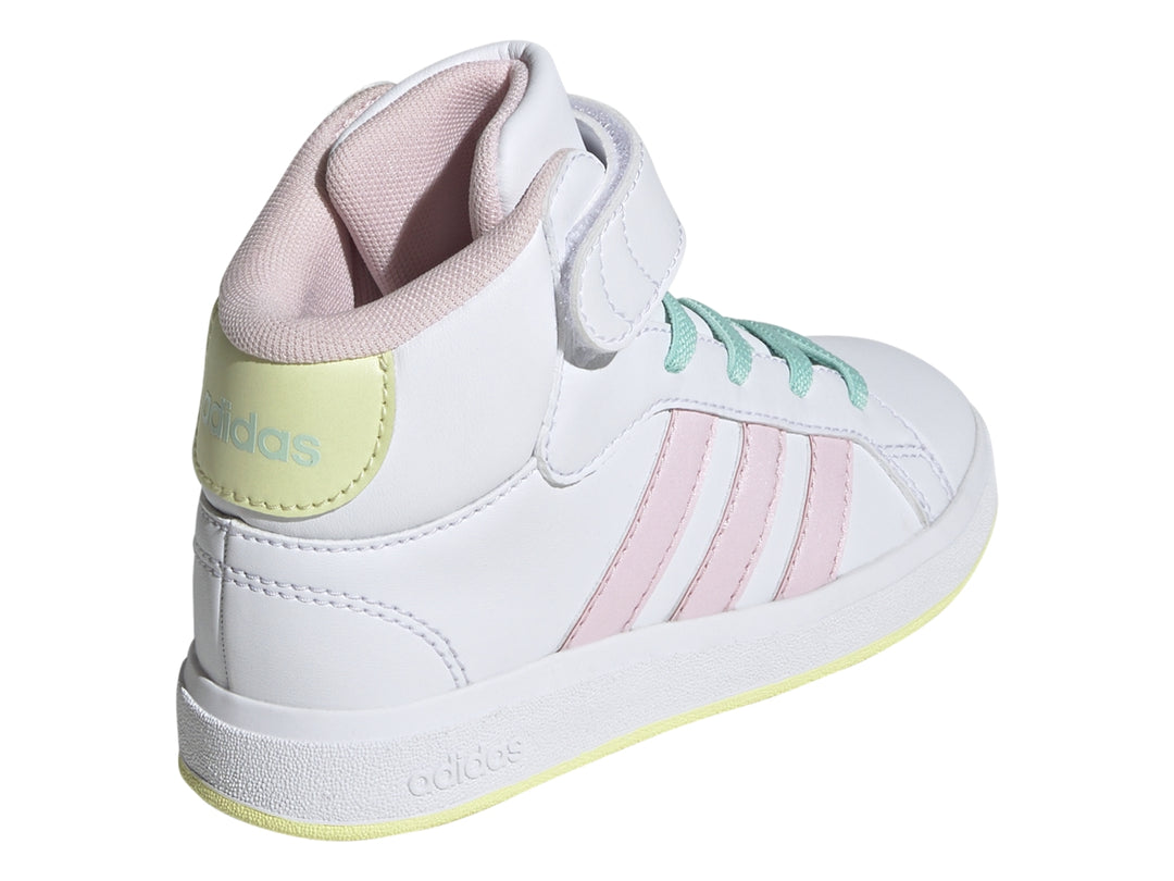 Tenis Adidas Grand Court Mid para niño en color blanco con detalles en rosa y amarillo, diseño de bota con correa.