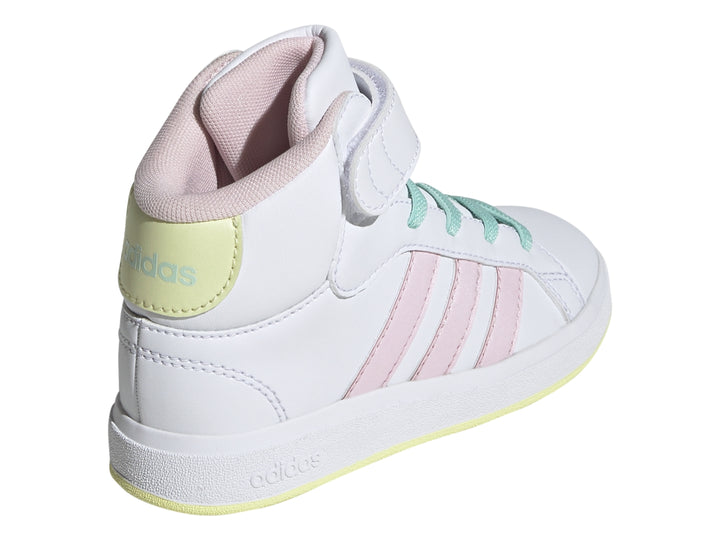 Tenis Adidas Grand Court Mid para niño en color blanco con detalles en rosa y amarillo, diseño de bota con correa.