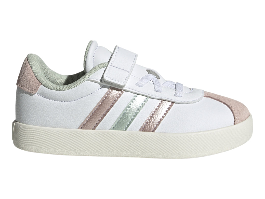 Tenis Adidas blancos para niño o niña con tres franjas metálicas en rosa y verde y cierre de velcro.