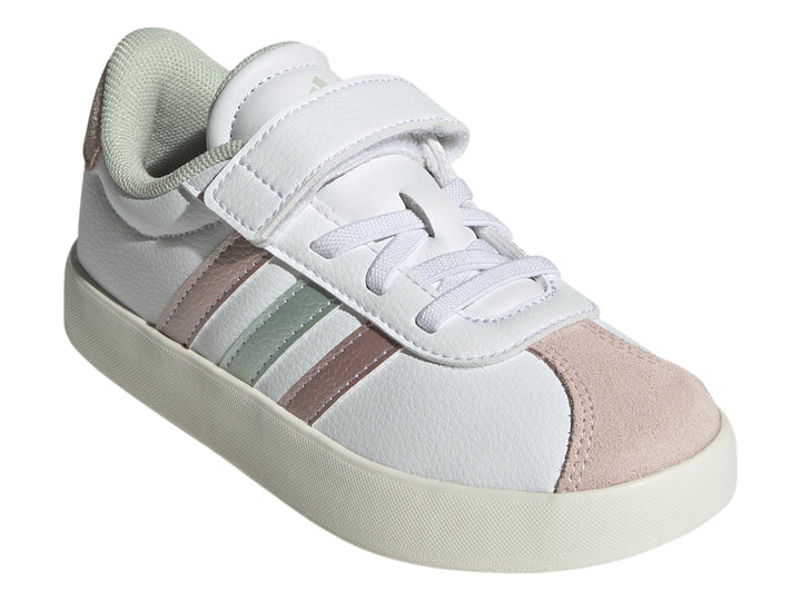 Tenis Adidas blancos para niño o niña con tres franjas metálicas en rosa y verde y cierre de velcro.