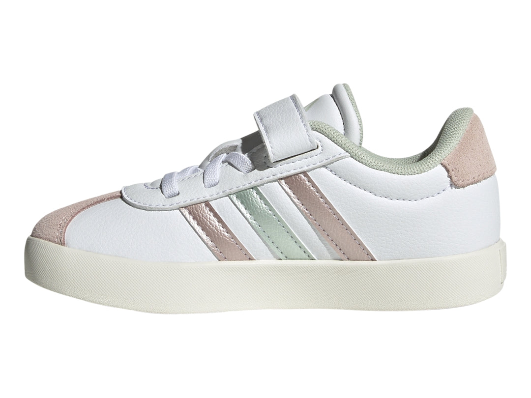 Tenis Adidas blancos para niño o niña con tres franjas metálicas en rosa y verde y cierre de velcro.