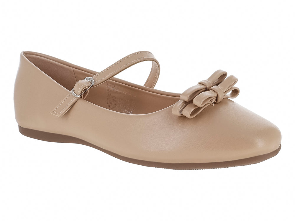 Zapato plano color nude para niña con correa ajustable y detalle de moño en la punta.