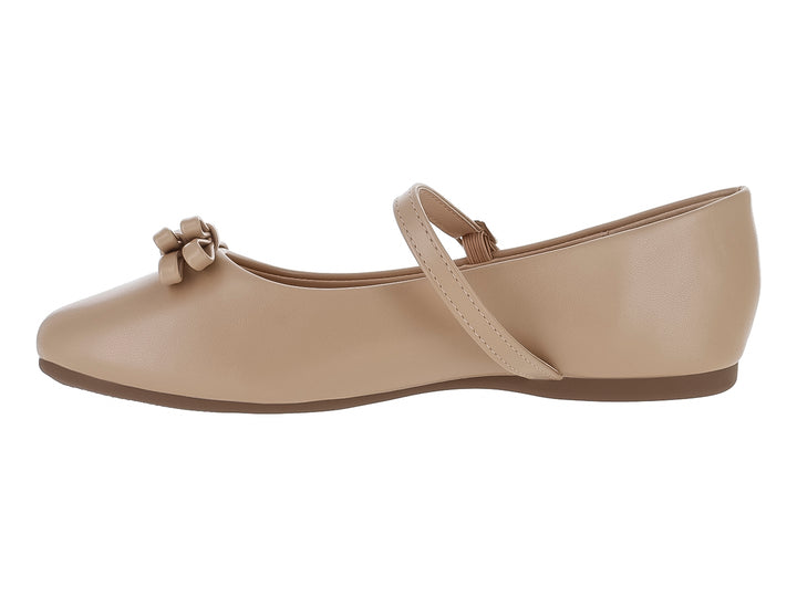 Zapato plano color nude para niña con correa ajustable y detalle de moño en la punta.