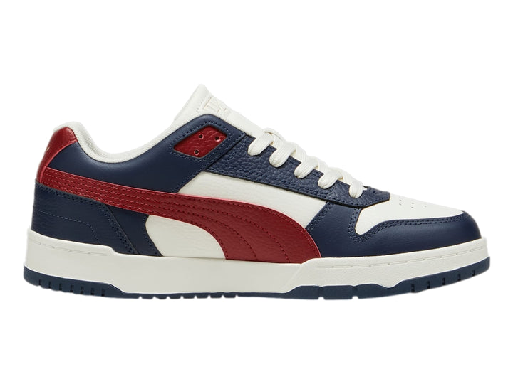 Tenis PUMA RBD Game Low en colores azul marino, rojo y blanco con suela blanca.