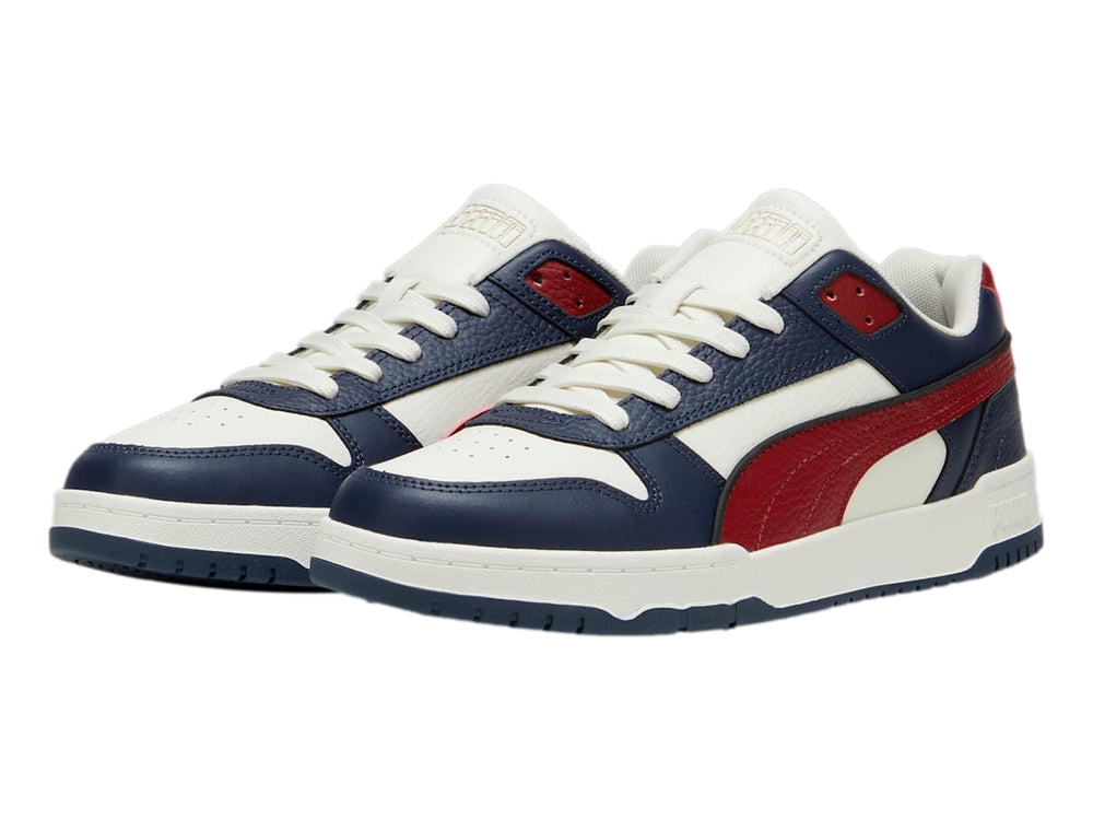 Tenis PUMA RBD Game Low en colores azul marino, rojo y blanco con suela blanca.