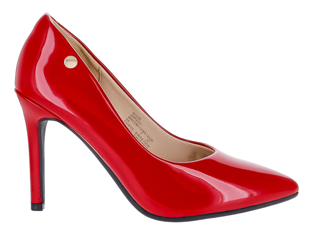 Zapato de tacón alto color rojo brillante con punta fina y tacón de aguja.