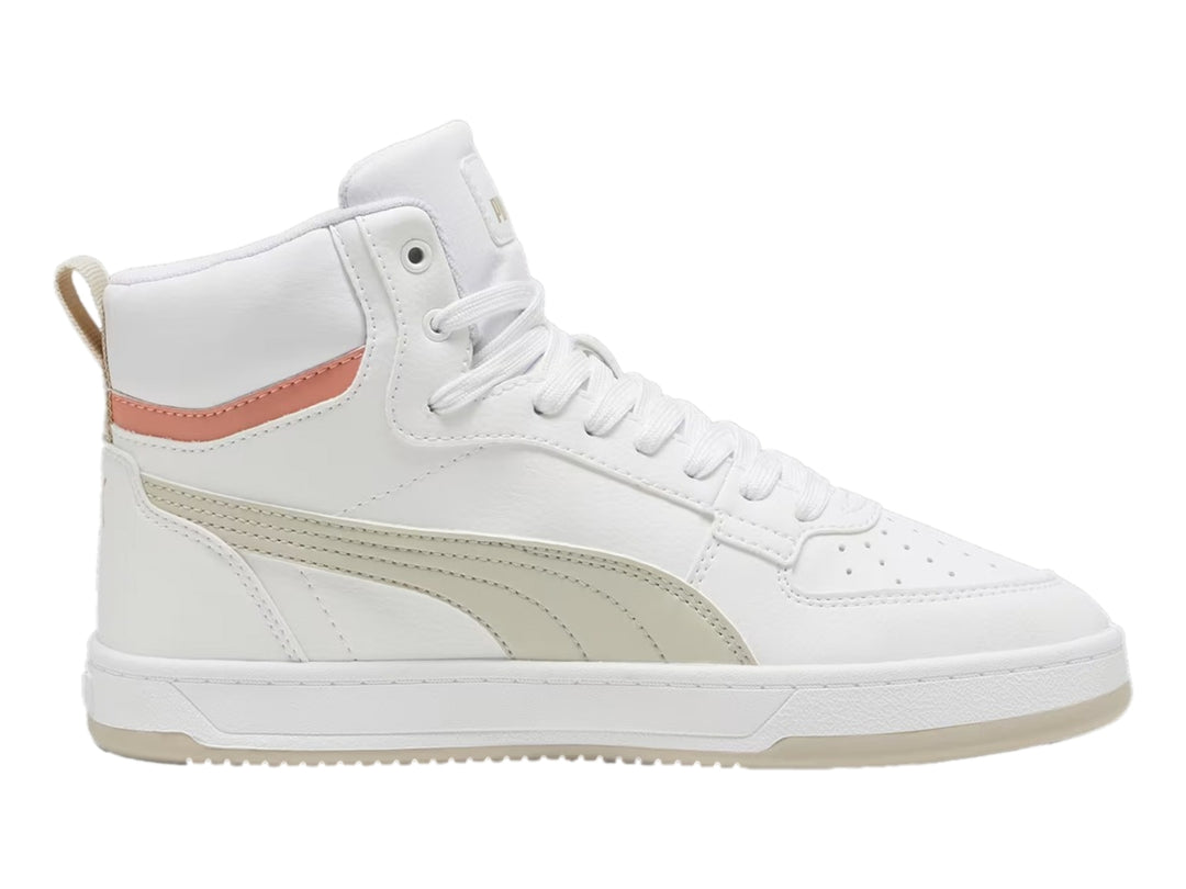 Tenis PUMA Caven 2.0 Mid color blanco con detalles en beige y durazno.