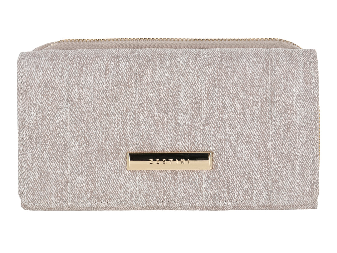 Bolso estilo cartera Felianna en color beige con textura rugosa y detalle metálico frontal.