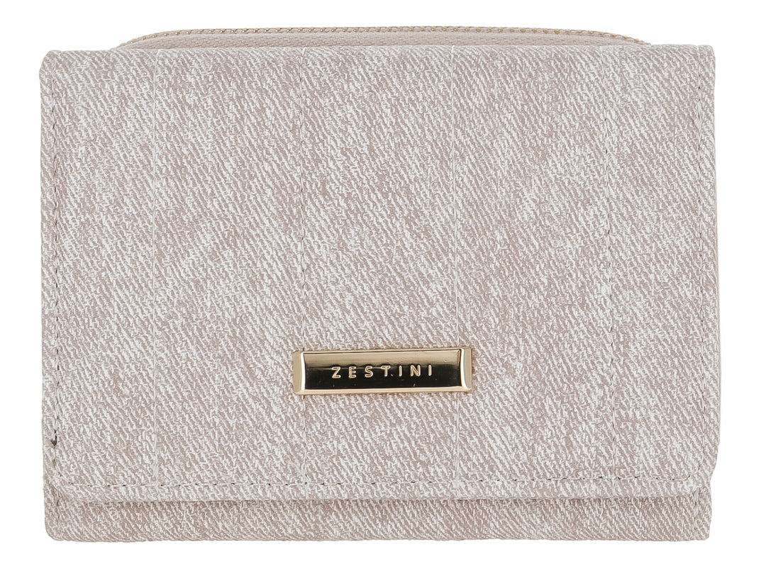 Monedero rectangular de tela color beige con textura rugosa y placa metálica dorada con la marca Zestini.