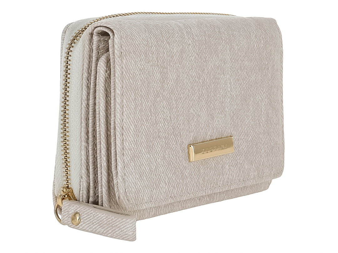 Monedero rectangular de tela color blanco con un detalle metálico dorado en el centro.