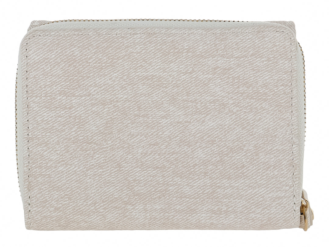 Monedero rectangular de tela color blanco con un detalle metálico dorado en el centro.