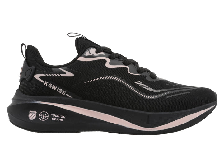 Tenis deportivos K-Swiss color negro con detalles en rosa en la suela y laterales.