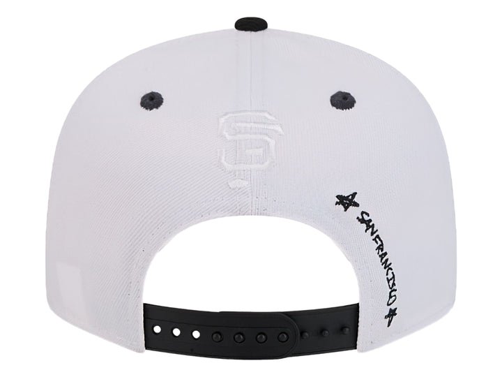 Gorra de béisbol New Era blanca con visera negra y logotipo bordado de los San Francisco Giants.