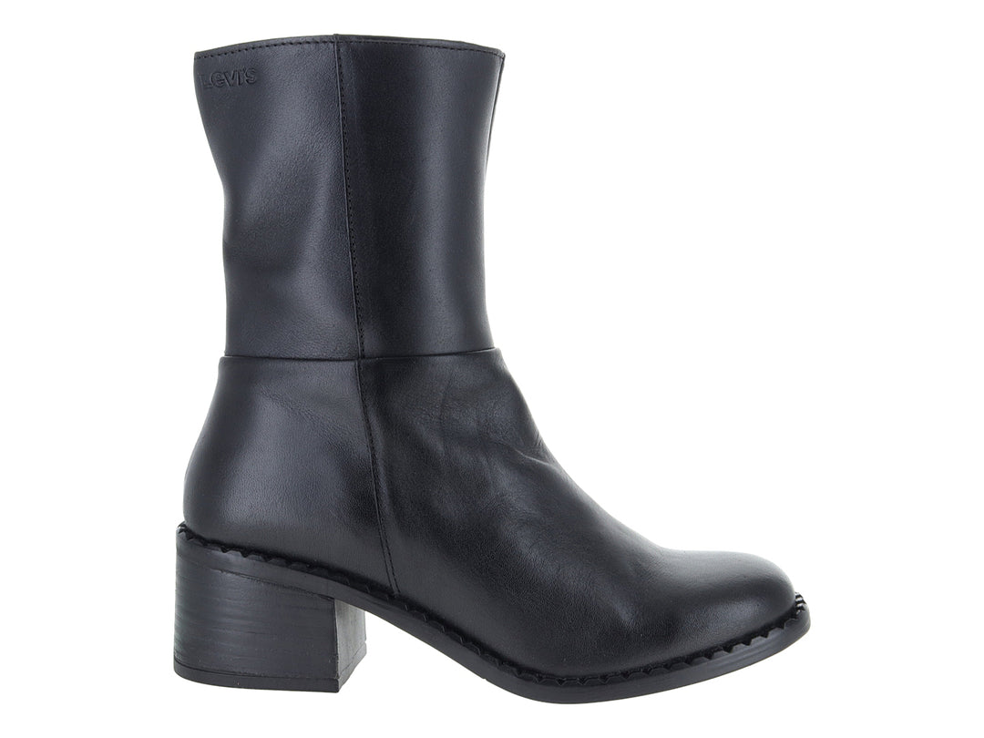 Bota negra de material sintético con tacón cuadrado y diseño liso.