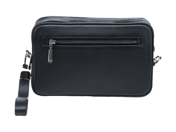 Bolso estilo cartera Cuadra en cuero negro con textura grabada y detalle de piel exótica en el lateral.