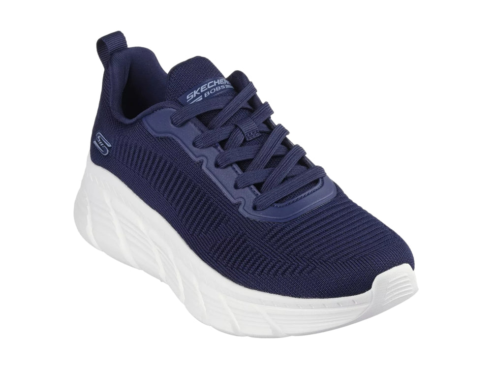 Tenis Skechers color azul marino con suela gruesa blanca y tejido transpirable.