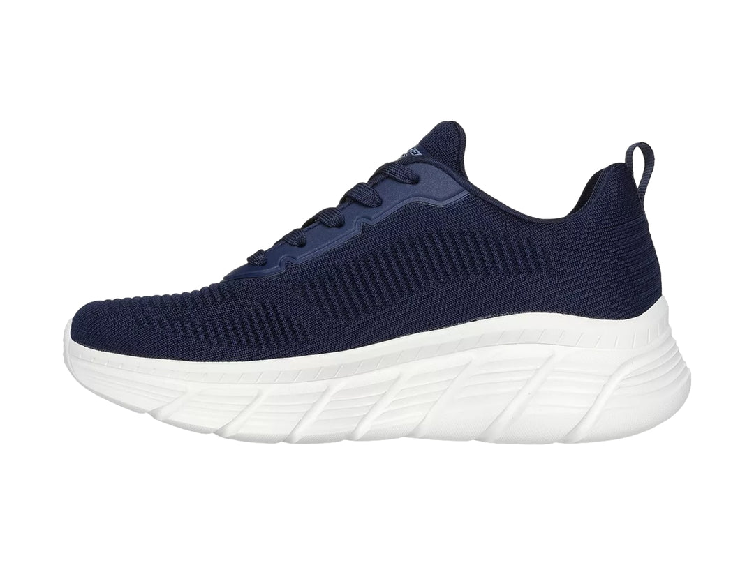 Tenis Skechers color azul marino con suela gruesa blanca y tejido transpirable.