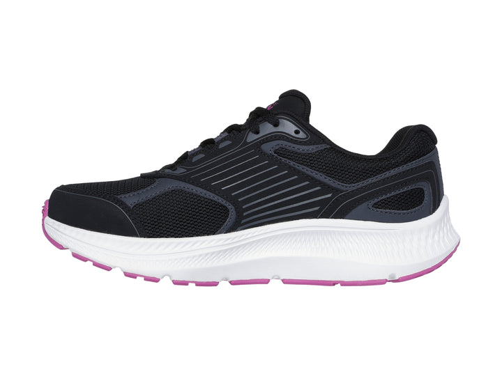 Tenis deportivos Skechers Go Run Consistent 2.0 en color negro con suela blanca y detalles en fucsia.
