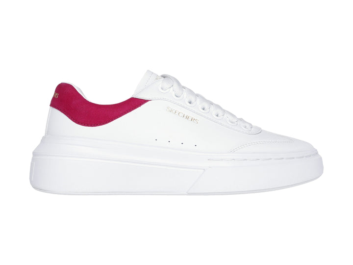 Tenis blancos Skechers con detalle en color fucsia en el talón y suela blanca ancha.