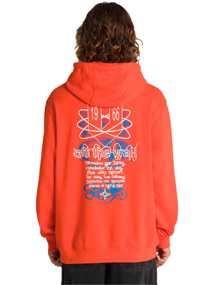 Sudadera con capucha color naranja con logotipo de Vans en el centro del pecho.