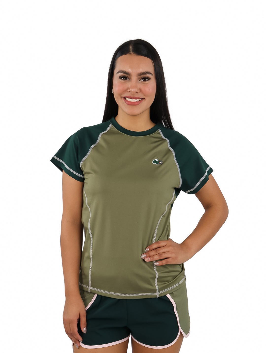 Camiseta deportiva Lacoste para mujer en colores khaki y verde oscuro con ajuste slim fit.