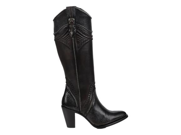 Bota alta de piel de pitón color negro con tacón grueso y detalles ornamentales.