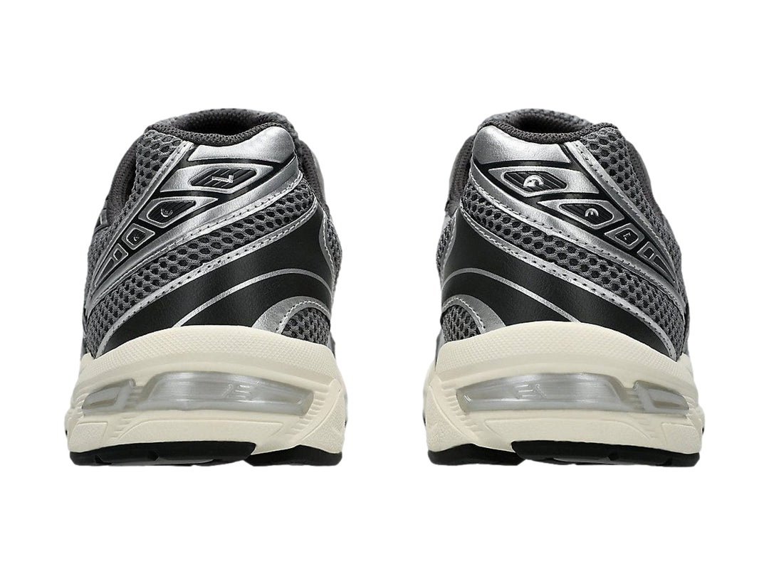 Tenis deportivos ASICS GEL-1130 en color gris y plata con suela blanca.