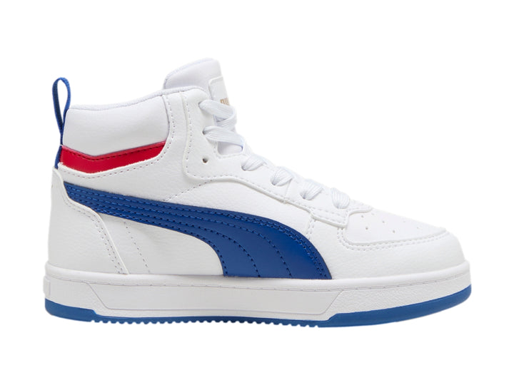 Tenis PUMA Caven 2.0 Mid PS color blanco con franja azul y detalle rojo en el tobillo.