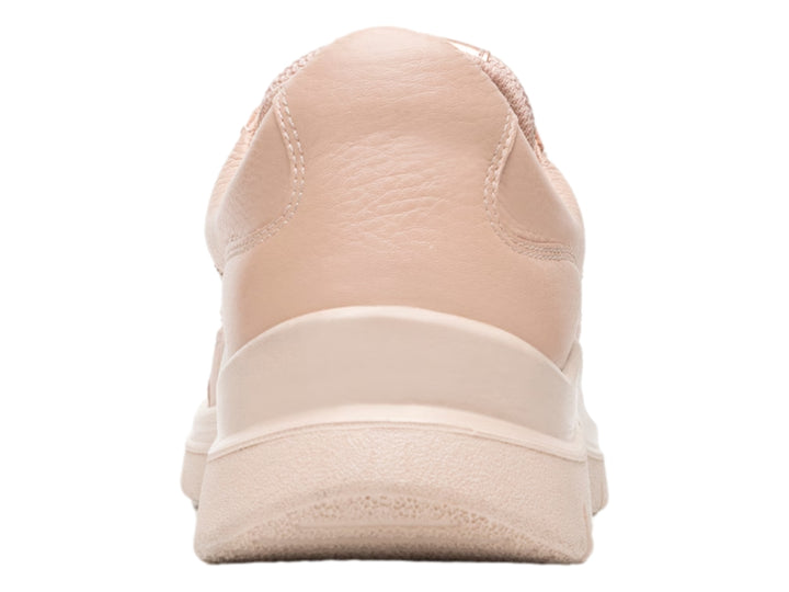 Zapato plano Flexi color rosa azure con suela blanca gruesa y acabado en cuero granulado.