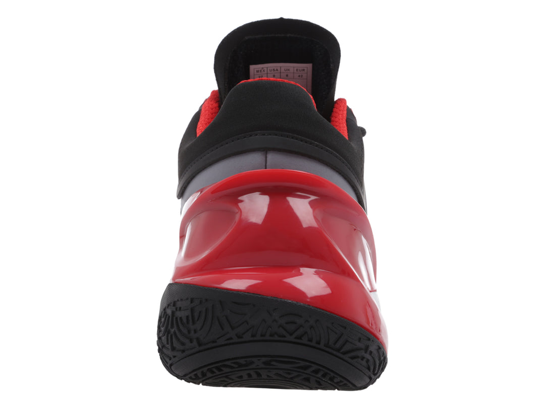 Tenis deportivos K-Swiss color negro y rojo con detalles en blanco y suela negra.