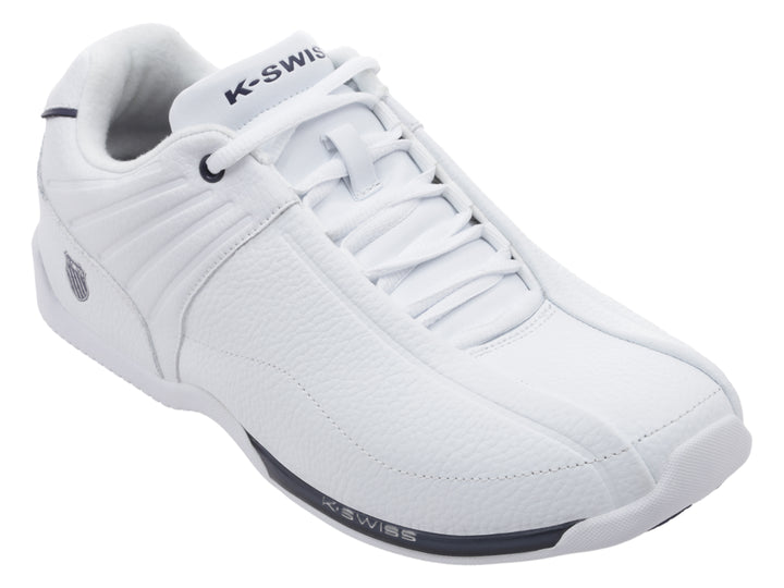 Tenis deportivos K-Swiss color blanco con detalles en azul y suela blanca.